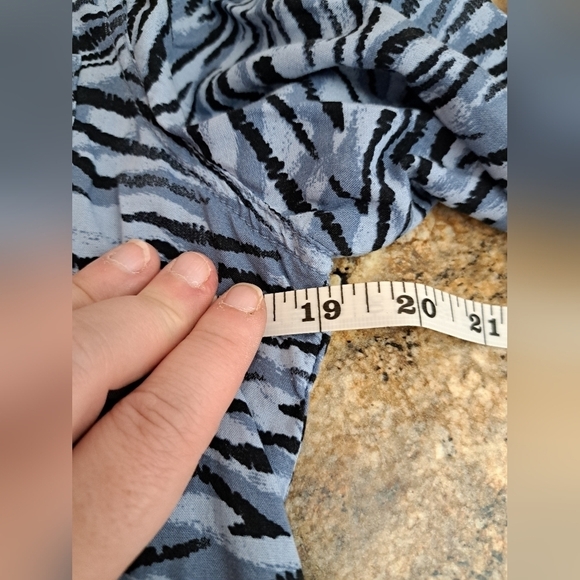 BEACH Lunch Lounge Blue Black Tiger Print Viscose Size S/P Blouse - Picture 7 of 9